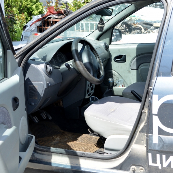 Dacia Logan 1.6 i 64 киловата 87 конски сили. 15 цолови джанти. Ръчна скоростна кутия 5 степенна.