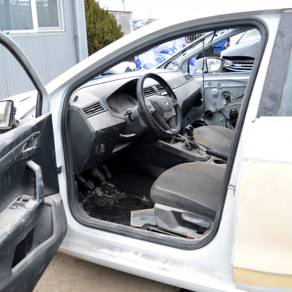 Seat Ibiza 1.0 TGI 66 киловата 90 конски сили. Код на мотора DBY 15 цолови джанти. Ръчна скоростна кутия 6 степенна