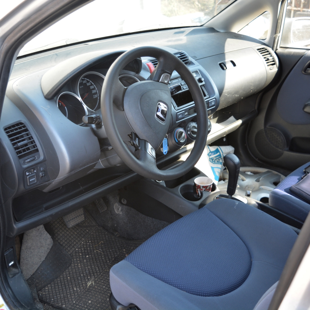 Honda Jazz 1.3 i 61 киловата 83 конски сили. Код на мотора L13A1. 14 цолови джанти