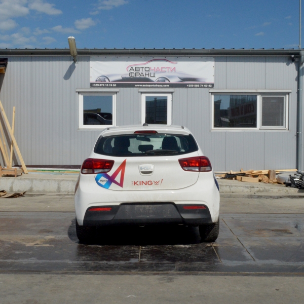 Kia Rio 1.2 i 62 киловата 84 конски сили. Код на мотора G4LF. Ръчна скоростна кутия 5 степенна. 15 цолови джанти.