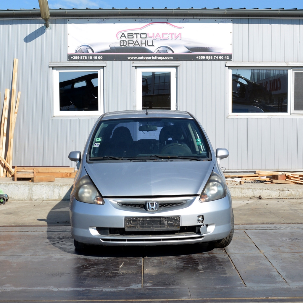Honda Jazz 1.3 i 61 киловата 83 конски сили. Код на мотора L13A1. 14 цолови джанти