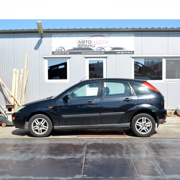 Ford Focus 1.4i 16V 55 киловата 75 конски сили. Код на мотора FXDA. Ръчна скоростна кутия 5 степенна. Алуминиеви джанти 15 цола