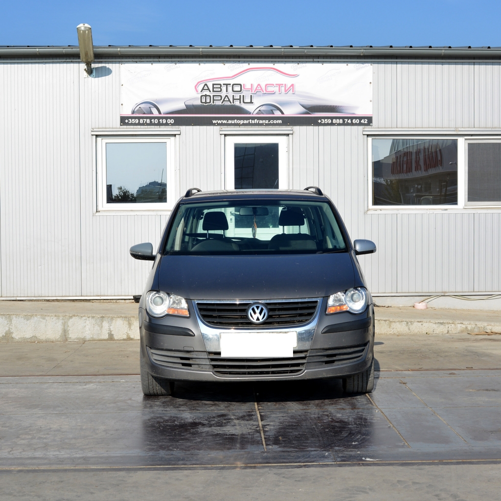 VW Touran 1.9 TDI 77 киловата 105 конски сили. Ръчна скоростна кутия 6 степенна. Код на мотора BXE. 17 цолови джанти