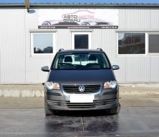 VW Touran 1.9 TDI 77 киловата 105 конски сили. Ръчна скоростна кутия 6 степенна. Код на мотора BXE. 17 цолови джанти VW Touran 1.9 TDI 77 киловата 105 конски сили. Ръчна скоростна кутия 6 степенна. Код на мотора BXE. 17 цолови джанти