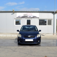 Toyota Auris  2.2 D-CAT  130  киловата 177 конски сили. Ръчна скоростна кутия 6 степенна. 16 цолови джанти. Код на мотора 2AD