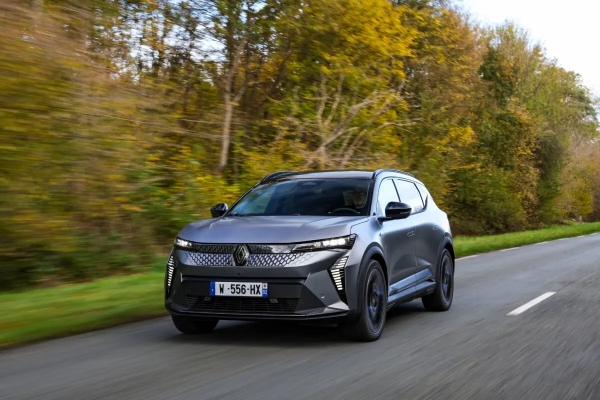 Дебютира обновеното Renault Scenic E-Tech 2026 с технологии на Nissan и непроменен външен вид