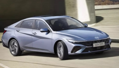 Седанът Hyundai Elantra: ново „лице“ и стари двигатели