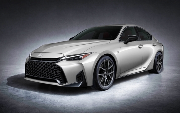 Lexus IS претърпя дълбока модернизация