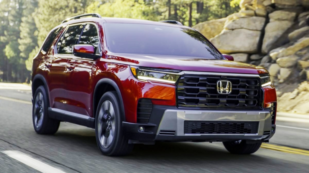 Кросоувърът Honda Pilot е обновен отвътре и отвън