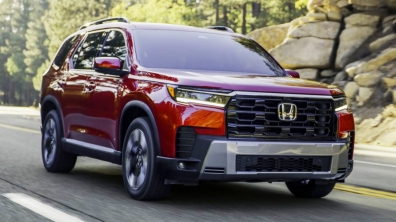Кросоувърът Honda Pilot е обновен отвътре и отвън