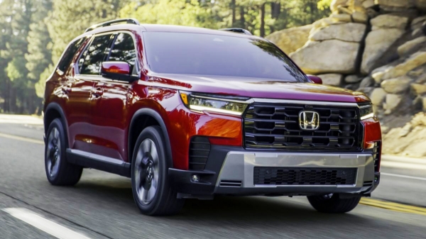 Кросоувърът Honda Pilot е обновен отвътре и отвън