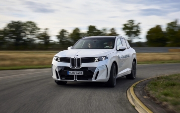 По-бърз от бензиновия: BMW разкри характеристиките на водородния X5