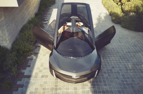 Cadillac InnerSpace: телевизор вместо предно стъкло и чехли вместо педали