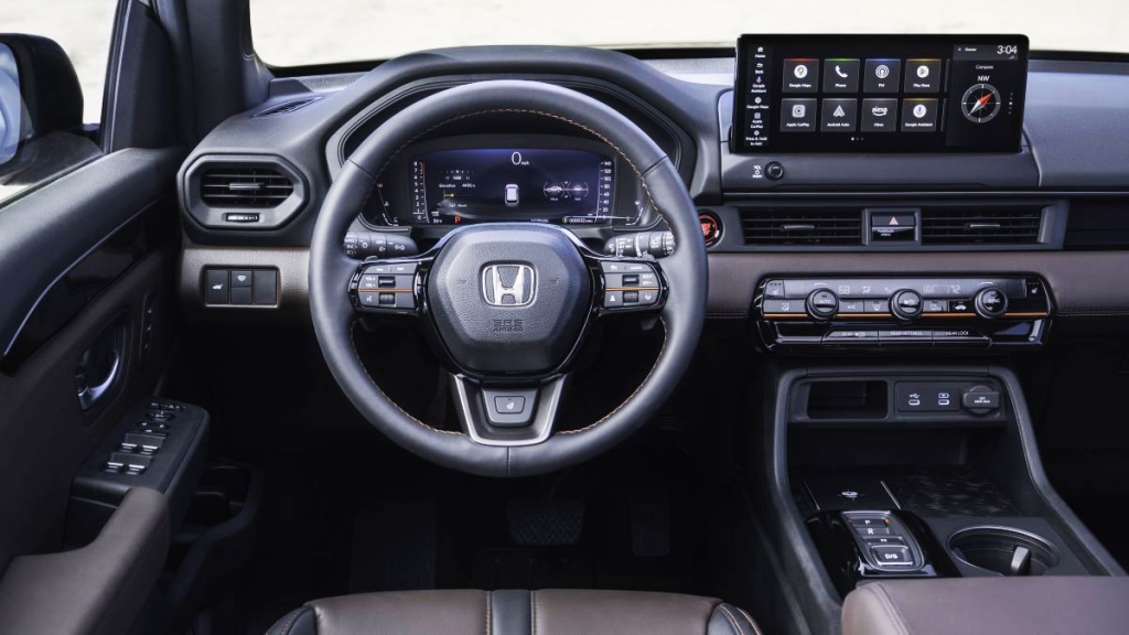 Кросоувърът Honda Pilot е обновен отвътре и отвън