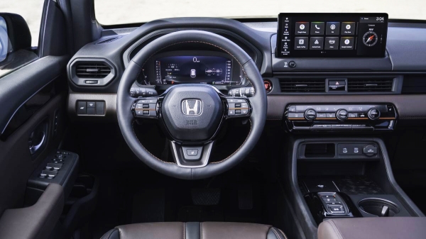 Кросоувърът Honda Pilot е обновен отвътре и отвън