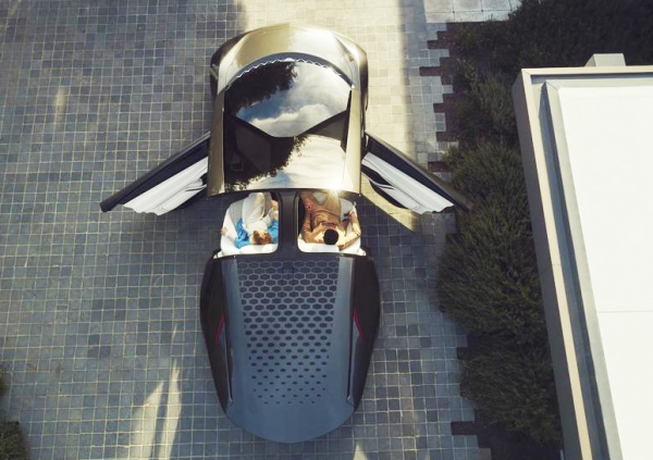 Cadillac InnerSpace: телевизор вместо предно стъкло и чехли вместо педали