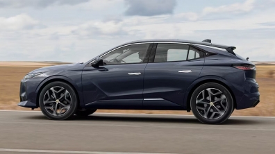 Френският хечбек DS #4 HYBRID е обновен и с отстъпка