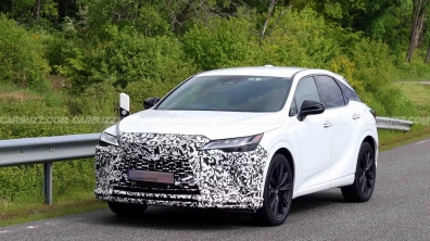 Най-популярният кросоувър на Lexus ще получи нов интериор