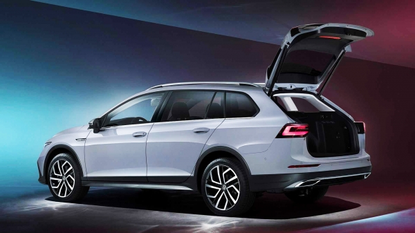 Новият Golf има версия „комби“