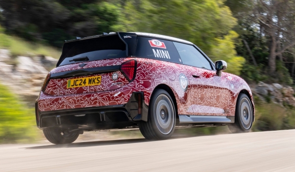 Електрическият автомобил MINI ще получи мощна версия на JCW