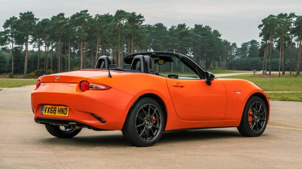 Новата Mazda MX-5 ще се опита да се електрифицира и да запази теглото си