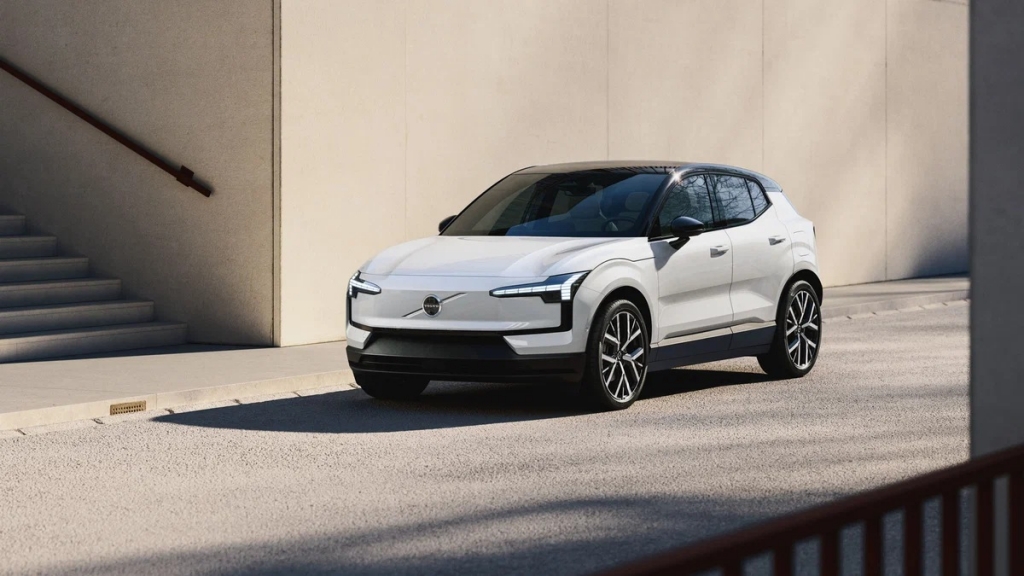 Volvo EX30 получи нова базова версия