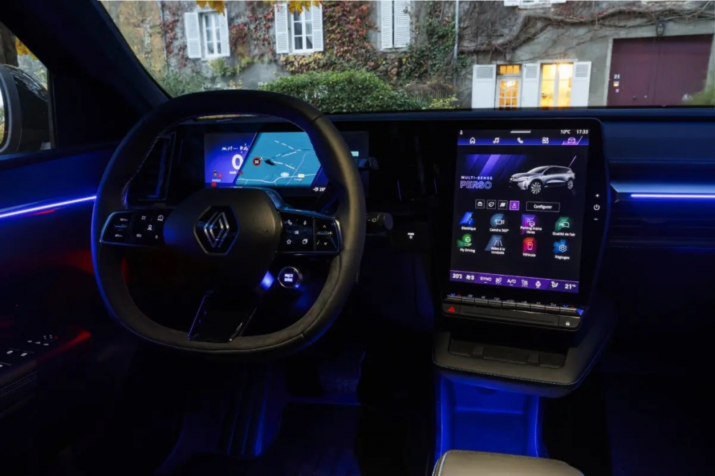 Дебютира обновеното Renault Scenic E-Tech 2026 с технологии на Nissan и непроменен външен вид