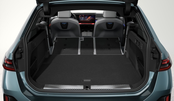 Новото комби BMW Серия 5 има каросерия, по-дълга от пет метра