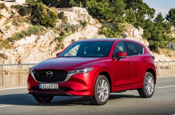 Най-продаваният кросоувър Mazda CX-5 от ново поколение е разкрит без маскировка