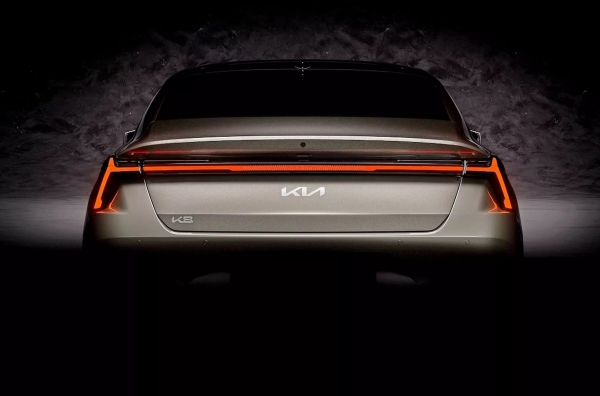 Актуализиран бизнес седан Kia K8: официални снимки