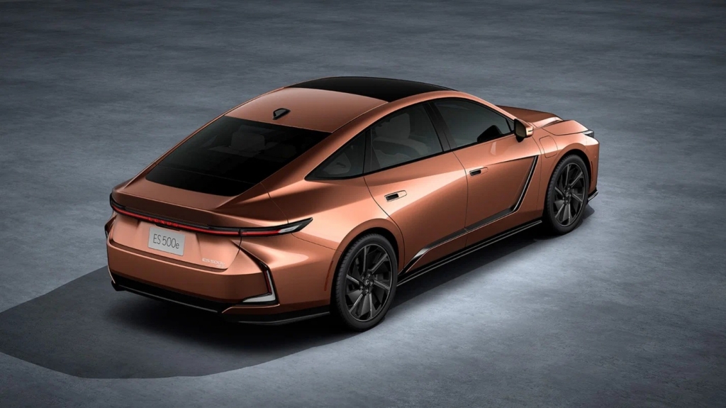 Представяне на новия Lexus ES: сега това е петметров електрически автомобил с два огромни екрана