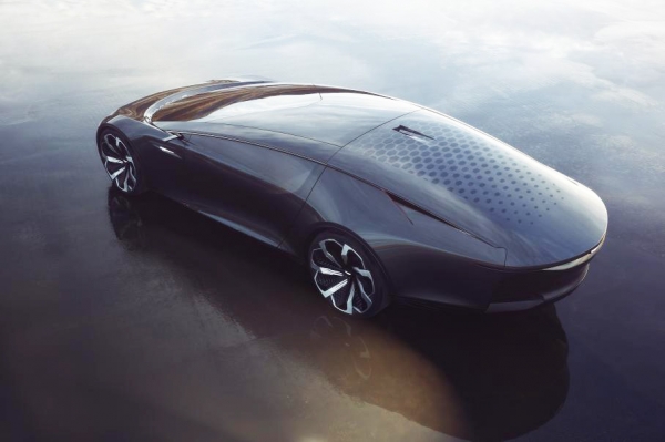 Cadillac InnerSpace: телевизор вместо предно стъкло и чехли вместо педали