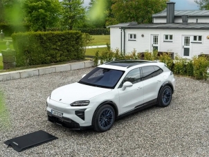 Porsche Cayenne Electric вече разполага с автоматични врати и безжично зареждане