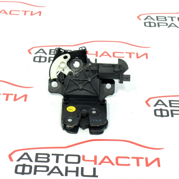 Брава заден капак Audi A3 2.0 TDI 140 конски сили 8P4827505B 3 пина