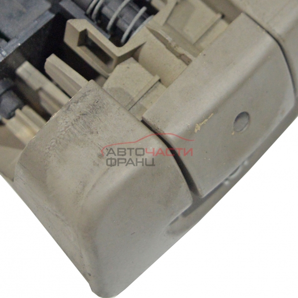 Бутон ръчна спирачка Renault Grand Scenic 2 1.9 DCI 120 конски сили 8200243681--B