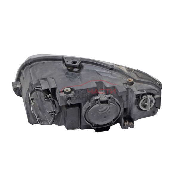 Десен фар Audi A4 2.0 TFSI 200 конски сили жълто стъкло на мигача