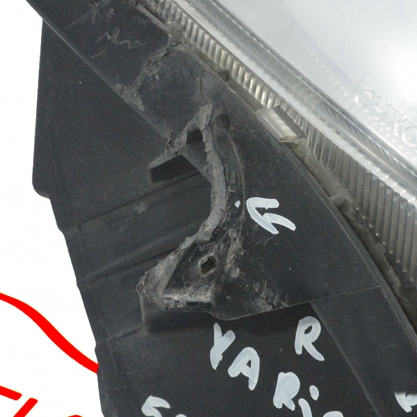 Десен фар Toyota Yaris 1.4 D-4D 90 конски сили 81130-0D120