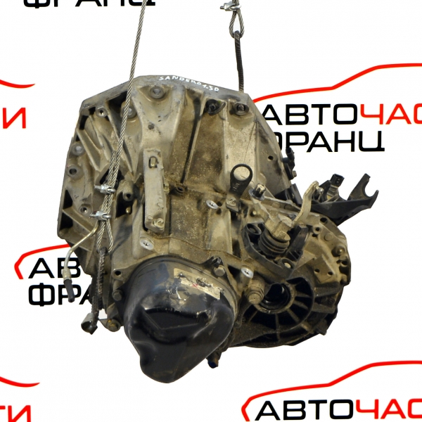 Ръчна скоростна кутия Dacia Sandero 1.5 DCI 8200934988 стартера е отпред