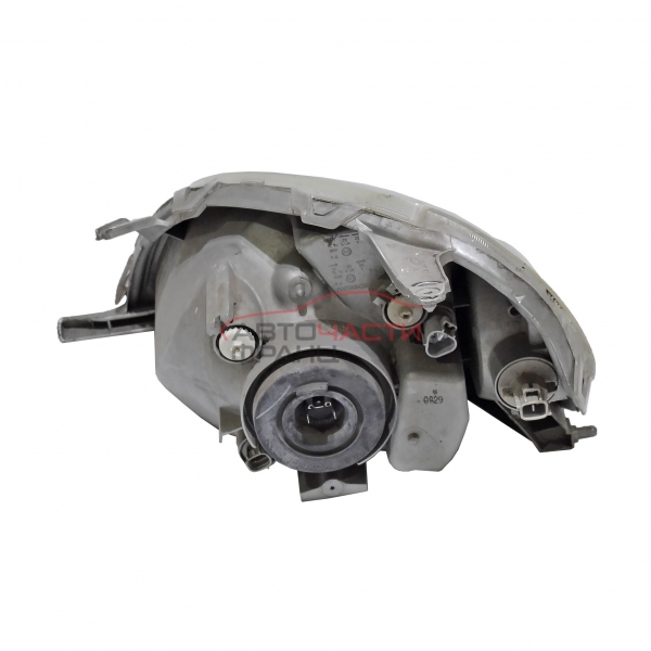 десен фар Toyota Yaris 1.4 D-4D 75 конски сили