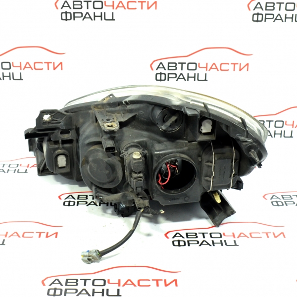 Десен фар Renault Clio III 1.4i 16V 98 конски сили