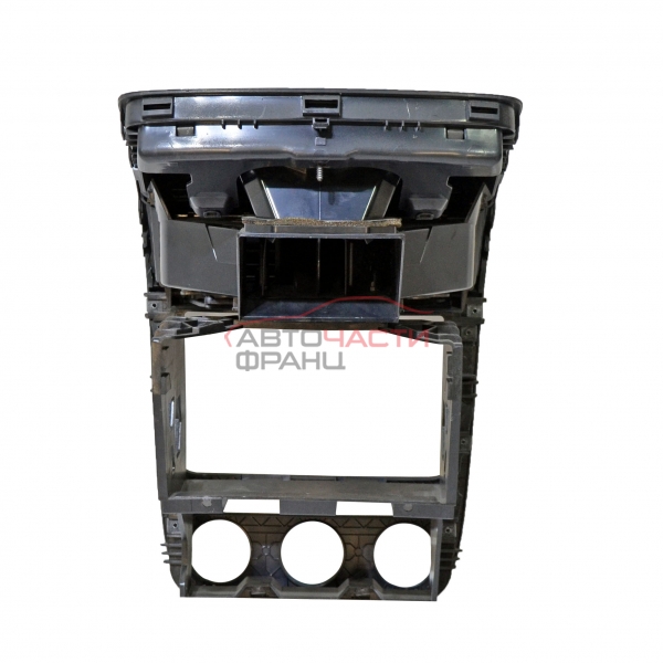 Конзола арматурно табло VW Golf 5 1.6 FSI 115 конски сили