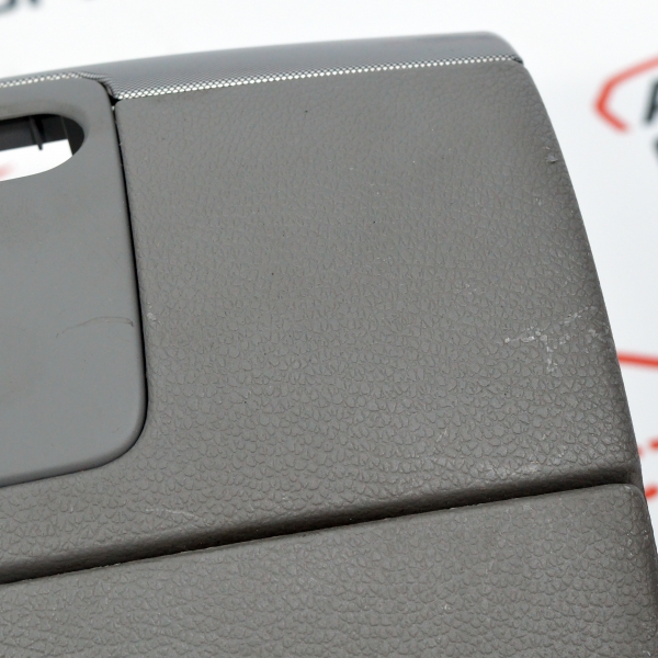 Конзола арматурно табло VW Golf 5 1.6 i 105 конски сили 1K1858367