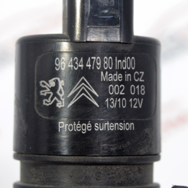 Помпичка чистачки Peugeot 3008 1.6 HDI 114 конски сили 9643447980