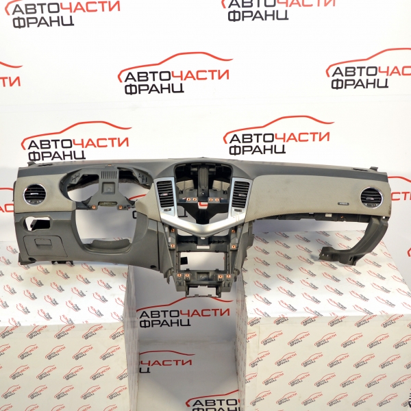 Арматурно табло Chevrolet Cruze 1.8 i 141 конски сили