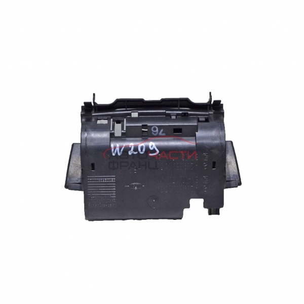 Пепелник Mercedes CLK W209 2.7 CDI 170 конски сили A2096800550