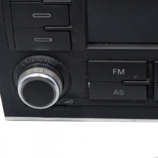 Радио CD Audi A4 2.0 TDI 140 конски сили 8E0035186AK