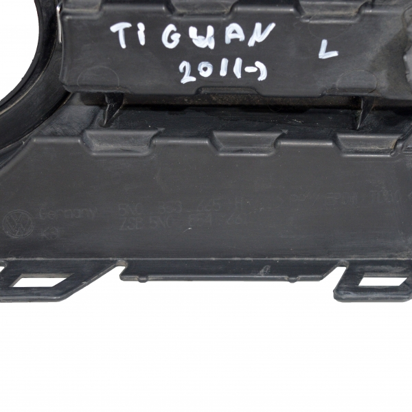 Лява решетка предна броня VW Tiguan 2.0 TDI 140 конски сили 5N0853665H  2011г