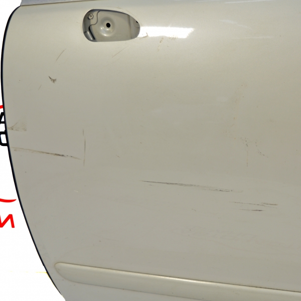 Предна лява врата Peugeot 5008 1.6 HDI 114 конски сили