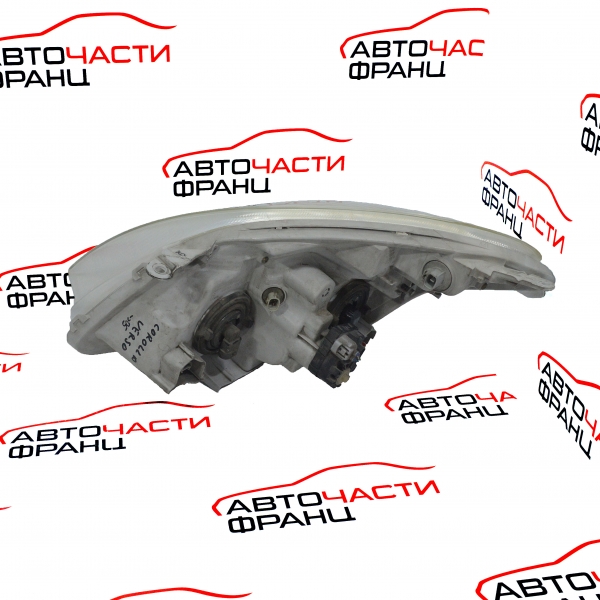 Десен фар Toyota Corolla Verso 2.2 D-4D 136 конски сили до 2004г