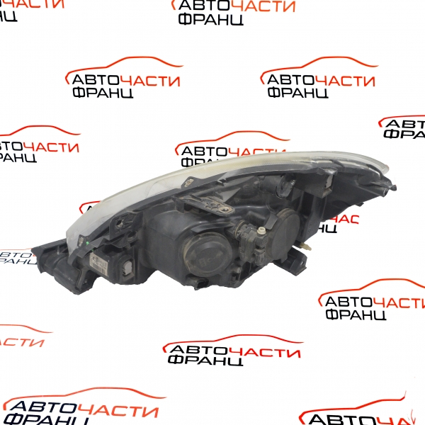 Десен фар Renault Clio III 1.2 i 75 конски сили 8200244897 до 2009г